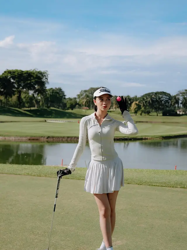 7 Potret Yoriko Angeline Geluti Hobi Main Golf Ini Selalu Tampil Menawan