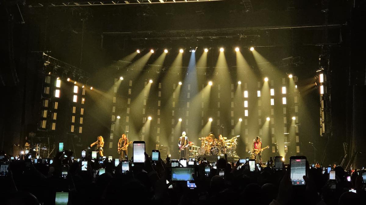 The Smashing Pumpkins Buka Konser Rock Invasion 2025 di Jakarta dengan Lagu Glass Theme