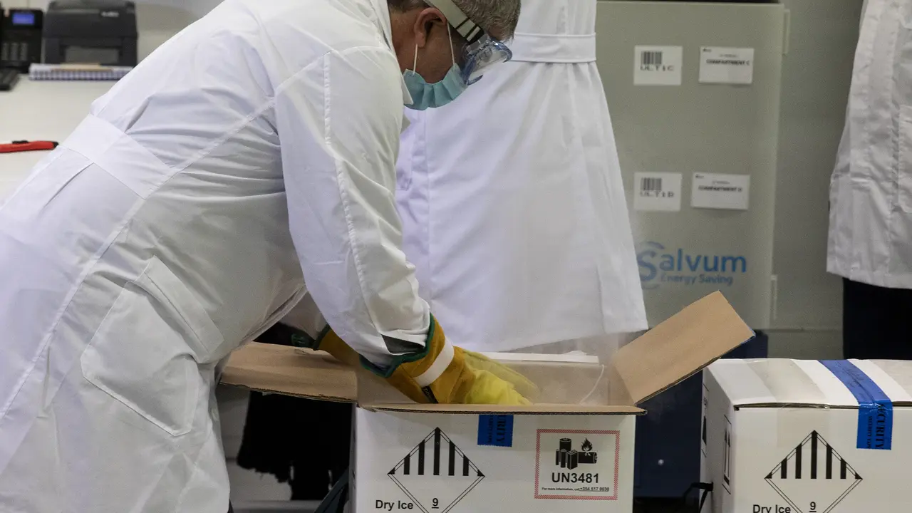 Vaksin COVID-19 buatan Pfizer tiba di Yunani
