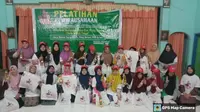 Ampera SandiUno For Ganjar mengadakan kegiatan yang dinilai tren ramah lingkungan ini untuk mengembangkan usaha kreatif dan menjadi komoditas yang memiliki daya saing tinggi di Kecamatan Seberang Ulu II, Kota Palembang, Sumatera Selatan, Rabu (27/12/2023) (Istimewa)