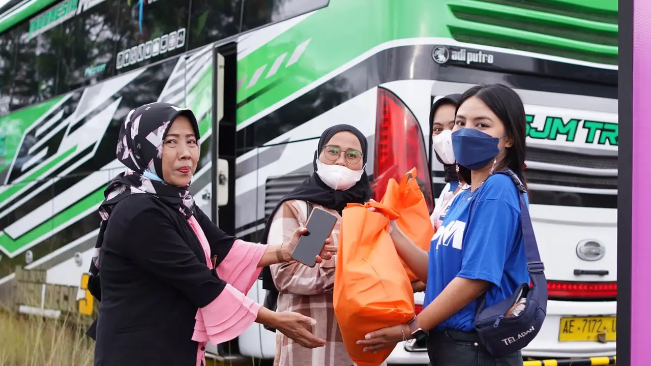 Hari Kartini: PNM Bagi-bagi Sembako kepada 1.000 Kartini Ultra Mikro