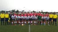 Timnas Pelajar Indonesia U-16 menghadapi Timnas Timor Leste U-16 dalam pertandingan persahabatan di area perbatasan, Atambua, Nusa Tenggara Timur, Sabtu (16/12/2017). (Dok. Kemenpora)