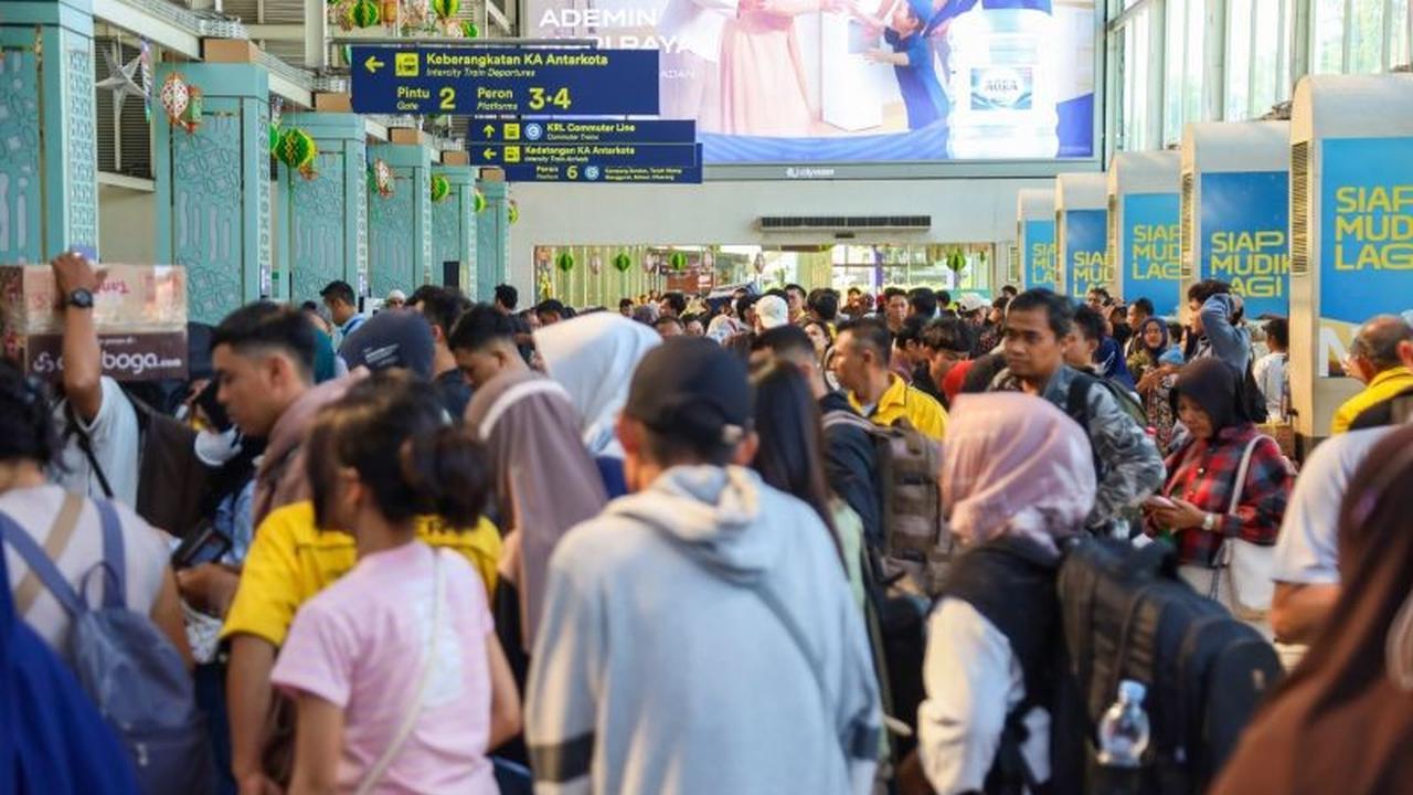 Arus Mudik Lebaran 2026: Puluhan Ribu Penumpang Kereta Tinggalkan Jakarta H-1