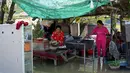 Penh, Kamboja (26/10/2021). Kementerian Sumber Daya Air dan Meteorologi telah mengeluarkan pemberitahuan pada hari Senin tentang situasi cuaca, mengkonfirmasikan risiko banjir di 14 ibu kota dan provinsi Kamboja. (AFP/Tang Chhin Sothy)