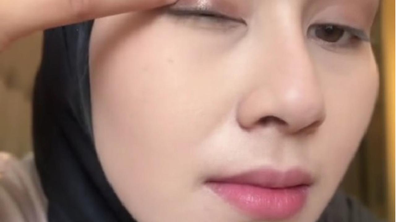 Tutorial Makeup Flawless dan Cantik ala Syahnaz Sadiqah (credit: TikTok/syahnazsadiqah)
