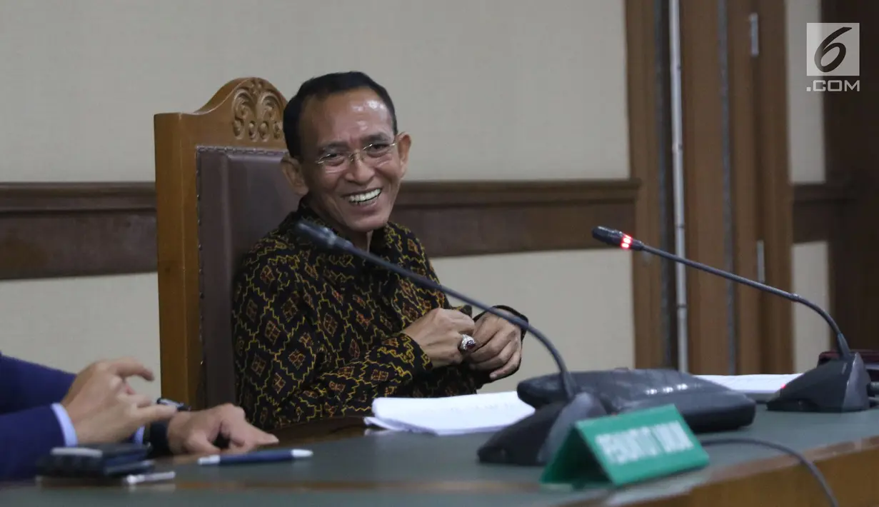 Mantan Menteri Agama Suryadharma Ali saat menjalani sidang lanjutan PK di PN Jakarta Pusat, Rabu (25/7/2018). Dalam kesimpulannya, Suryadharma Ali meminta majelis hakim membebaskan dirinya dari hukuman penjara. (Liputan6.com/Helmi Fithriansyah)