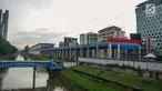 Tampak samping area pembangunan Stasiun Sudirman Baru di Kawasan Dukuh Atas, Jakarta Pusat, Rabu (22/11). Progres pembangunan Stasiun Sudirman Baru kini telah mencapai 96%. (Liputan6.com/Faizal Fanani)