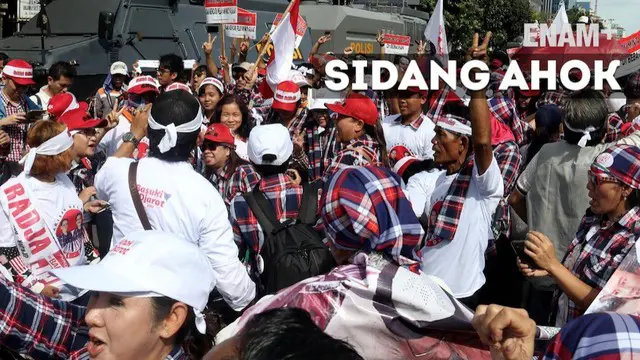 Sidang Ahok usai polisi meminta massa pro dan anti Ahok untuk membubarkan diri dari gedung pengadilan negeri Jakarta Utara