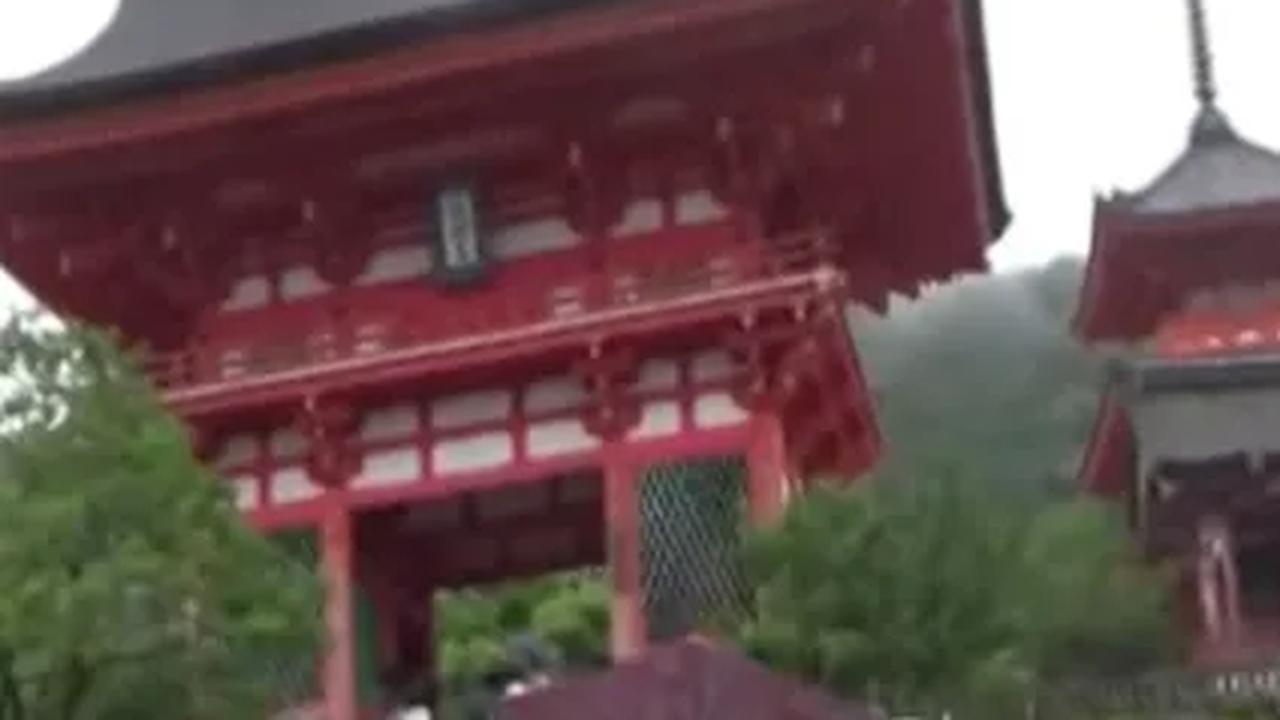 Alih-alih menyambut gegap gempita keunggulan AI, sebuah kuil di Jepang “nekat” melengkapi keberadaan pemuka agama dengan robot. Adalah Kuil Buddha Kodai-Ji di Kyoto yang melakukannya.