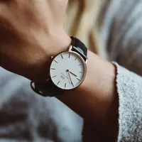 ilustrasi jam tangan/Photo by Mitch Lensink on Unsplash