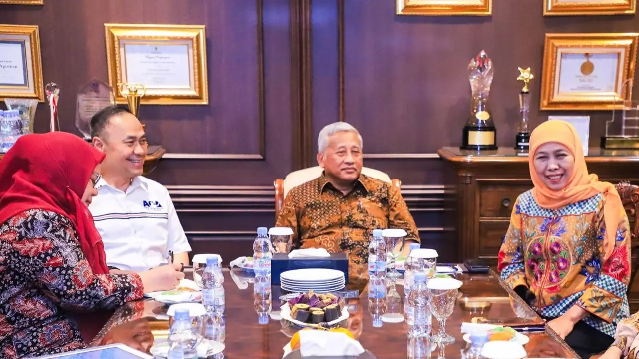 Gubernur Jawa Timur Khofifah Indar Parawansa ambil langkah strategis dalam revolusi pendidikan dengan membekali ratusan guru BK SMA/SMK.