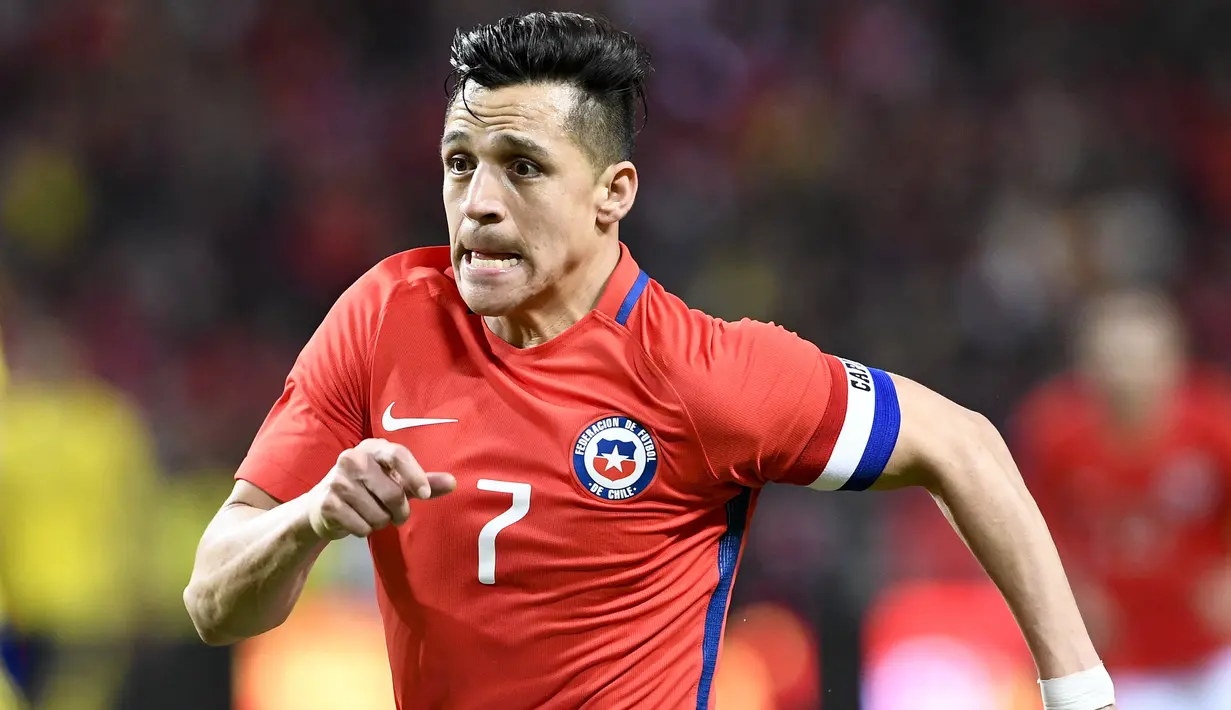 Alexis Sanchez menjadi pemain terbaik Timnas Chili di ajang Kualifikasi Piala Dunia 2022 zona Conmebol. Ia tercatat telah menyumbang 4 gol dan 3 assist dari 10 laga di ajang tersebut. Kontribusinya membuat Chili menempati slot terakhir kualifikasi otomatis. (AFP/Jonathan Nackstrand)