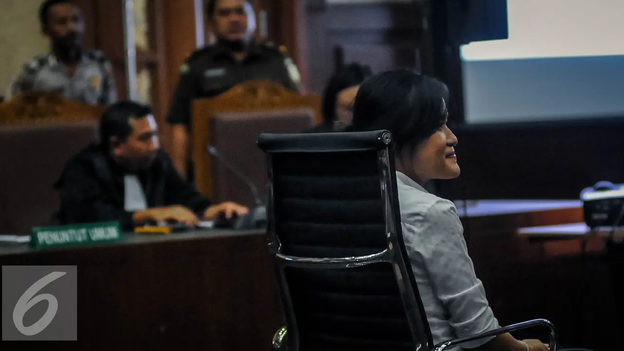 20161013- Senyum Jessica Saat Sidang Pledoi Hari Kedua-Jakarta- Faizal Fanani