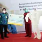 Bank Mantap Serahkan Bantuan APD ke Rumah Sakit di Bandung.