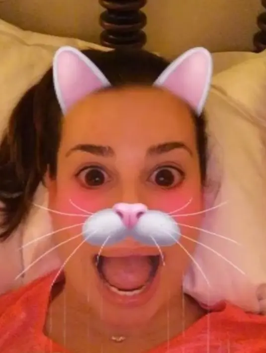 Lea Michele semangat banget dengan filter kucingnya! (snapchat/leamichele)