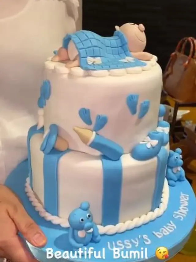 Jelang Lahiran, Ini 7 Potret Baby Shower Kedua Ussy Sulistiawaty Bareng Sahabat