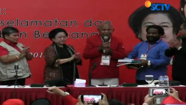 Program kerja politik Dedi Mulyadi yang hendak membangun Jawa Barat dengan menerapkan budaya gotong royong menarik perhatian PDIP.