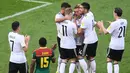 Para pemain Jerman merayakan gol yang dicetak oleh striker Jerman, Timo Werner pada laga Grup B Piala Konfederasi 2017, di Stadion Fisht Olympic, Sochi, Minggu (25/6/2017). Jerman menang 3-1 atas Kamerun. (AFP/Franck Fife)