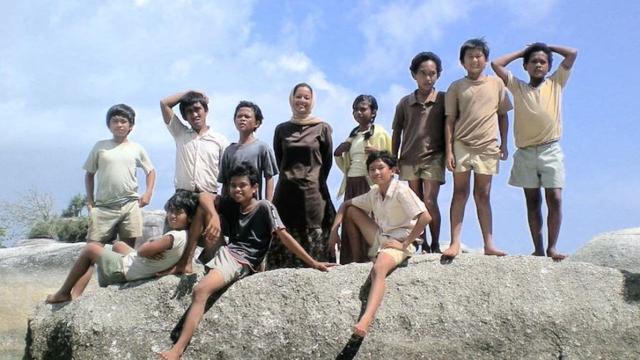 Cut Mini dalam film Laskar Pelangi (Foto: Miles Films/IMDB)