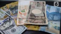 Mata uang kertas berbagai negara terlihat di jasa penukaran uang, Melawai, Jakarta, Rabu (28/9/2022). Nilai tukar rupiah tembus Rp15.236 per dolar AS pukul 10.41 WIB pada perdagangan Rabu (28/9/2022). (Liputan6.com/Johan Tallo)