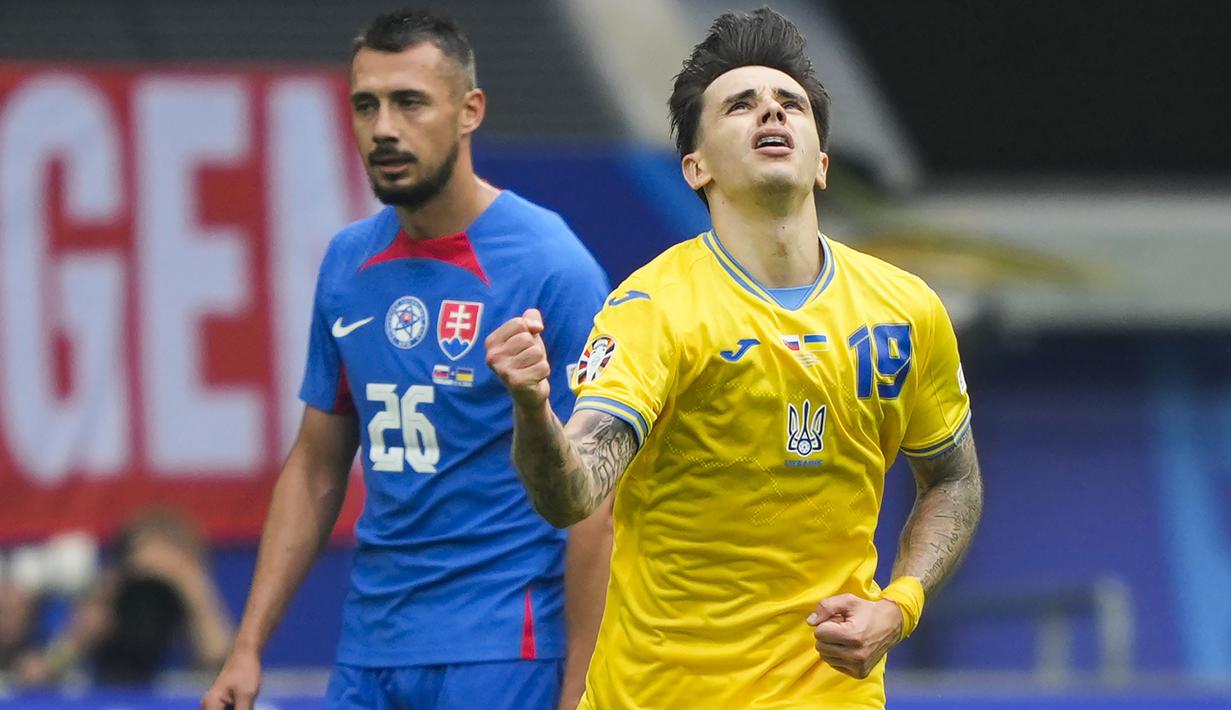 Selebrasi gelandang Timnas Ukraina, Mykola Shaparenko setelah mencetak gol penyeimbang 1-1 ke gawang Timnas Slovakia pada laga matchday kedua Grup E Euro 2024 di Merkur Spiel-Arena, Dusseldorf, Jerman, Jumat (21/6/2024). (AP Photo/Martin Meissner)