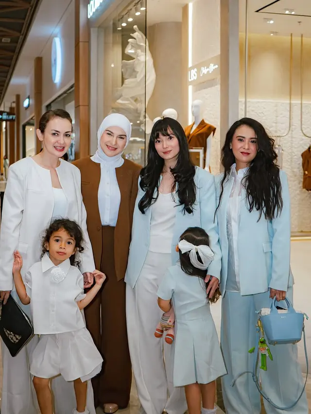 6 Potret Asmirandah di Launching Koleksi Chelsea Olivia, Menawan Bareng Chloe