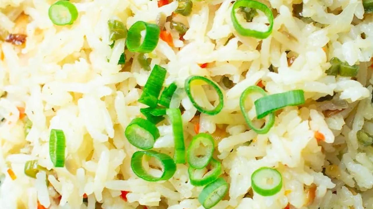 1. Nasi: Pilihan Utama di Setiap Hidangan