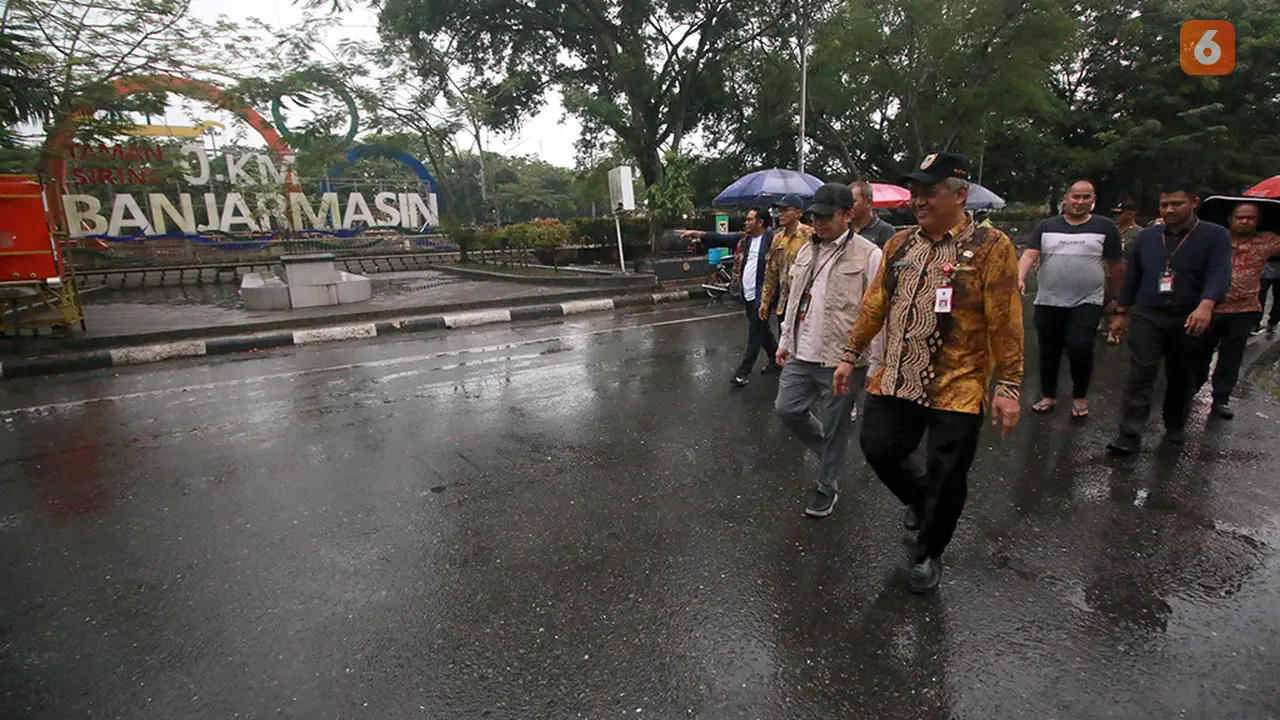 Tim Pemprov Kalsel meninjau lokasi pembangunan stan-stan Pasar Ramadan 1444 H