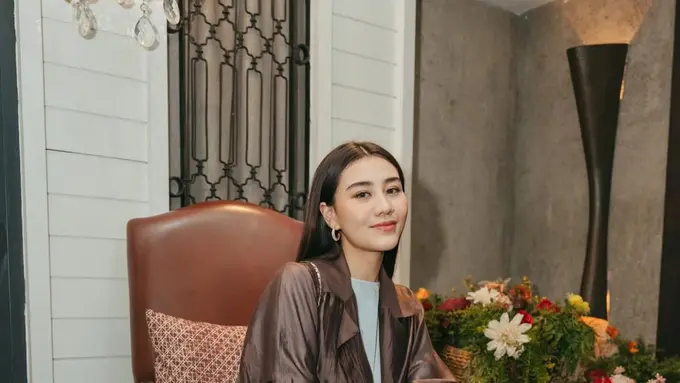 Gaya Modest Aaliyah Massaid Saat Ramadan 2026, Makin Stylish dengan Tas Mungil Chanel Rp52 Jutaan