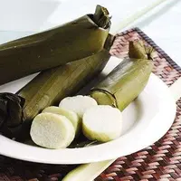 Lontong (Sumber: lokataste.com)