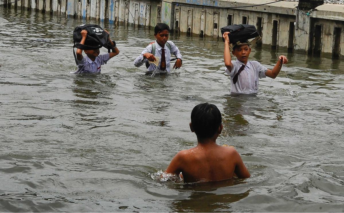 Banjir rob di Muara Angke