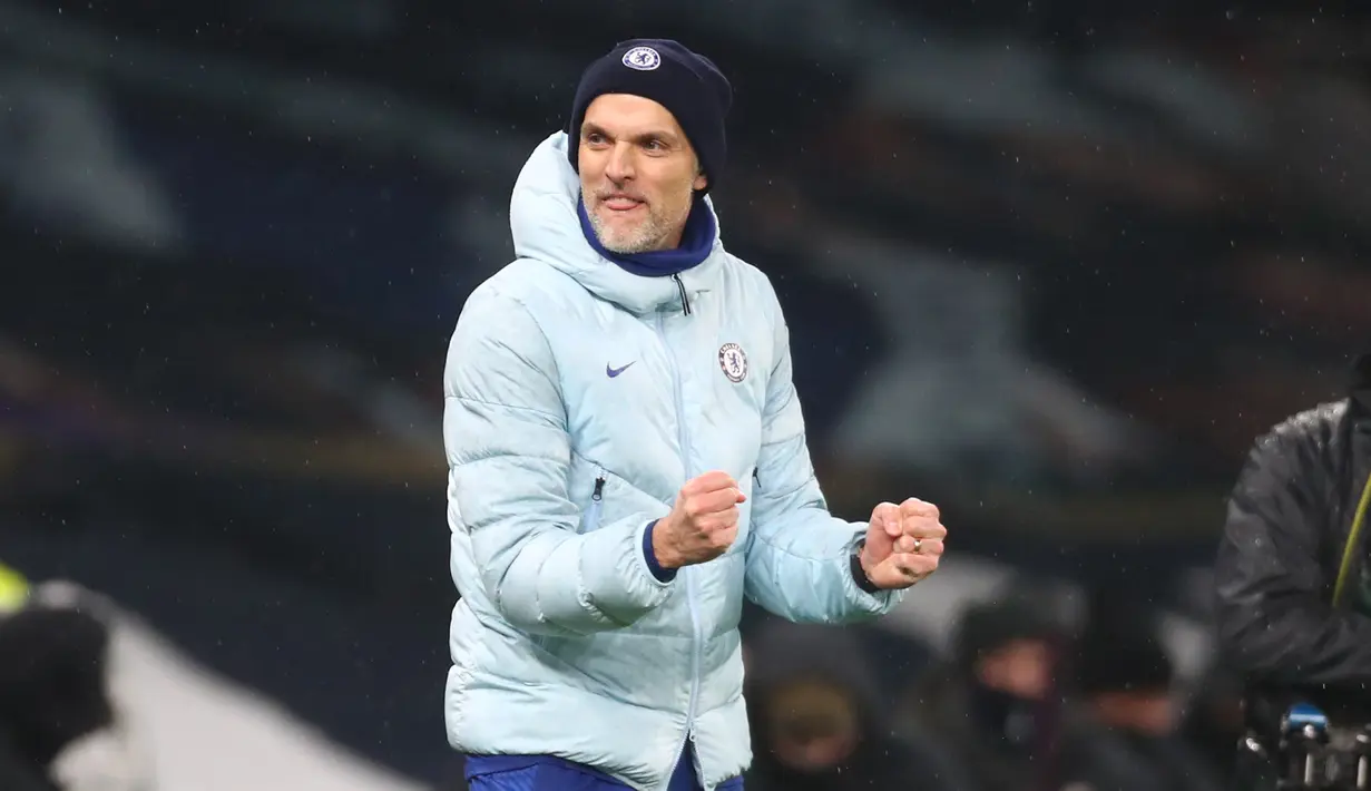 Manajer tim Chelsea, Thomas Tuchel melakukan selebrasi usai peluit akhir dibunyikan dalam laga lanjutan Liga Inggris 2020/21 pekan ke-22 melawan Tottenham Hotspur di Tottenham Hotspur Stadium, London, Kamis (4/2/2021). Chelsea menang 1-0 atas Tottenham Hotspur. (AFP/Clive Rose/Pool)