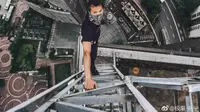 Kepergian selebgram yang suka memanjat gedung tinggi tanpa pengaman meninggalkan duka di hati penggemarnya. (Doc: Weibo)