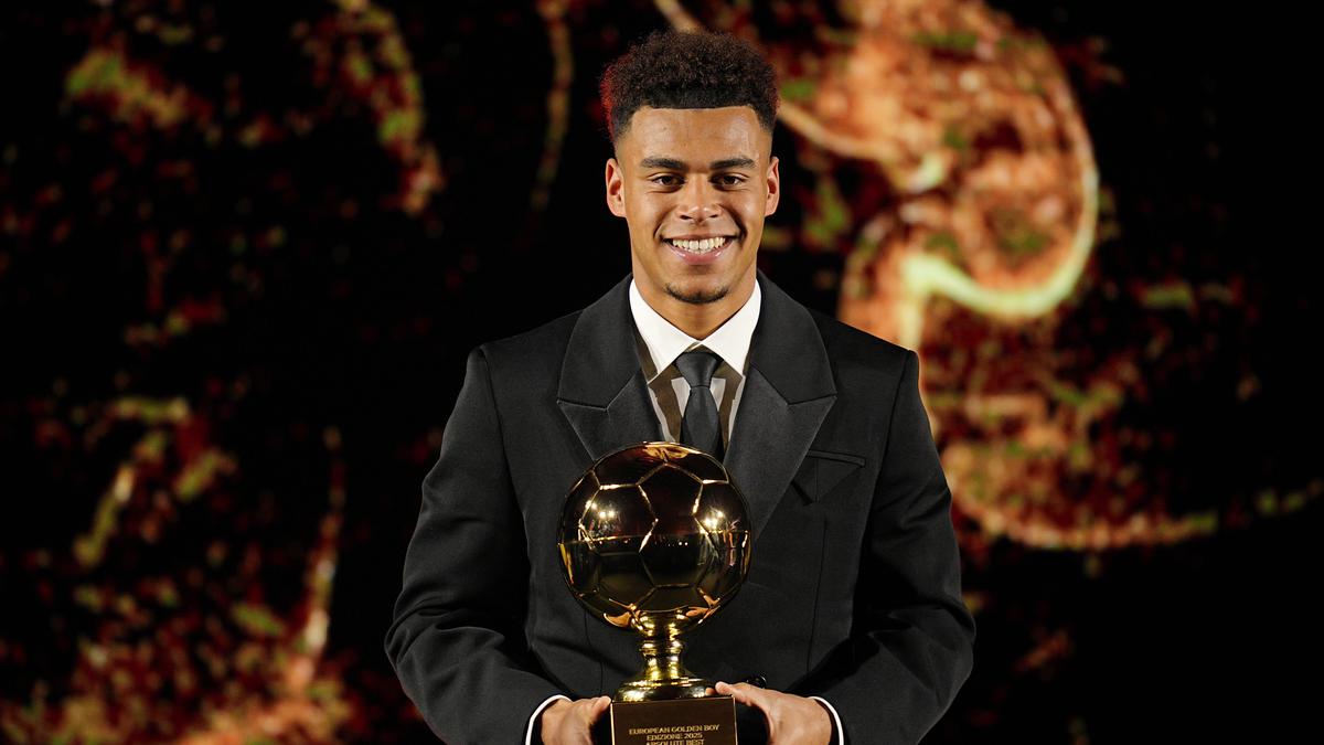 Desire Doue Raih Penghargaan Golden Boy 2025, Kalahkan Pau Cubarsi