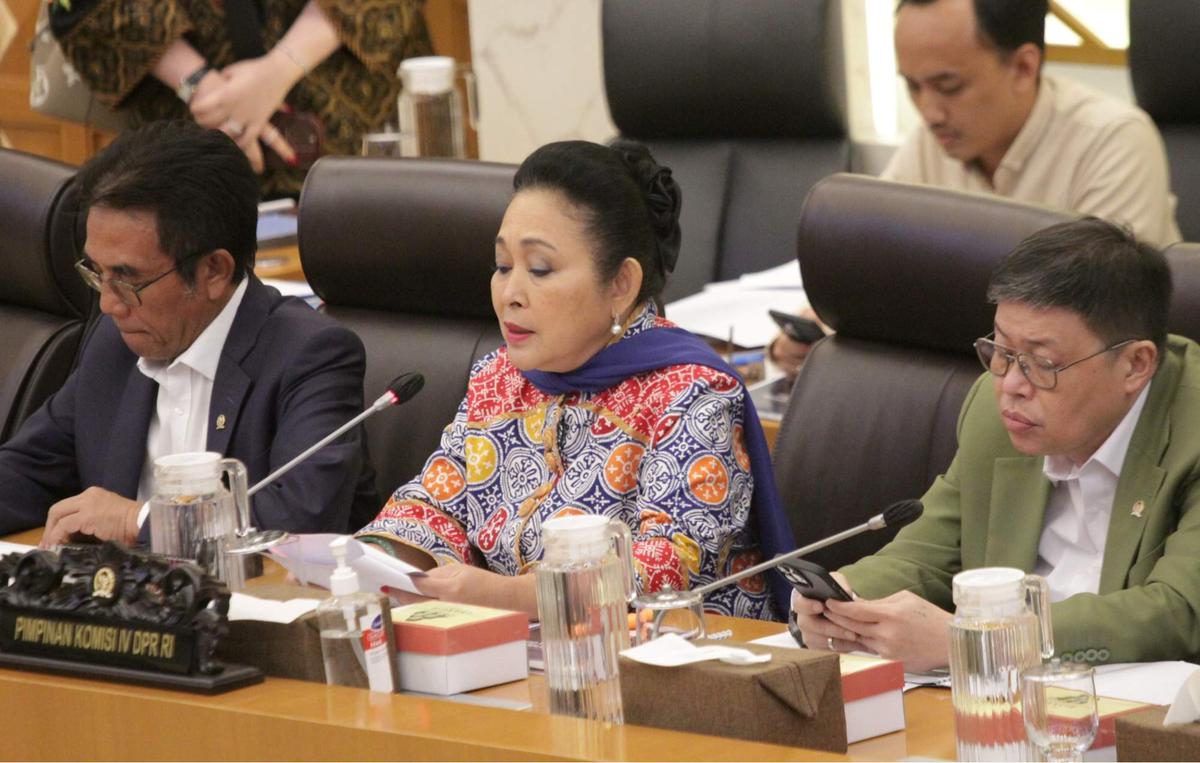 Rapat kerja Komisi IV DPR dengan Menteri KKP Sakti Wahyu Trenggono