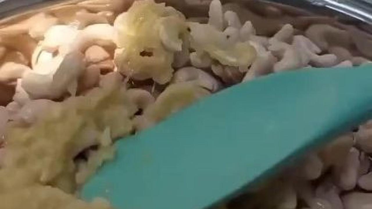 Campur Kacang Mete dengan Bumbu