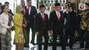 Menteri Energi dan Sumber Daya Mineral (ESDM) yang baru Bahlil Lahadalia dan pejabat lama Arifin Tasrif saat acara serah terima jabatan Menteri ESDM di Kantor Kementerian ESDM, Jakarta, Senin (19/8/2024). (merdeka.com/Arie Basuki)