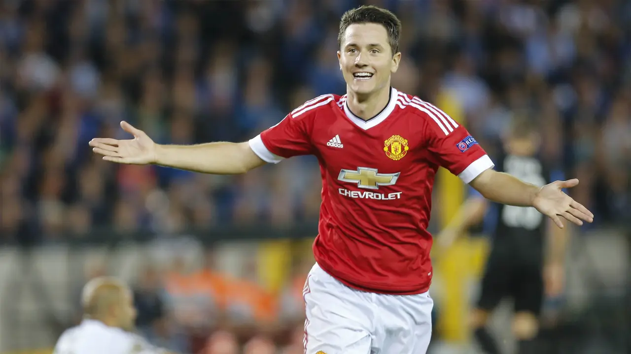 Kabar Transfer: MU Kejar Gelandang Inter, Barca Inginkan Herrera