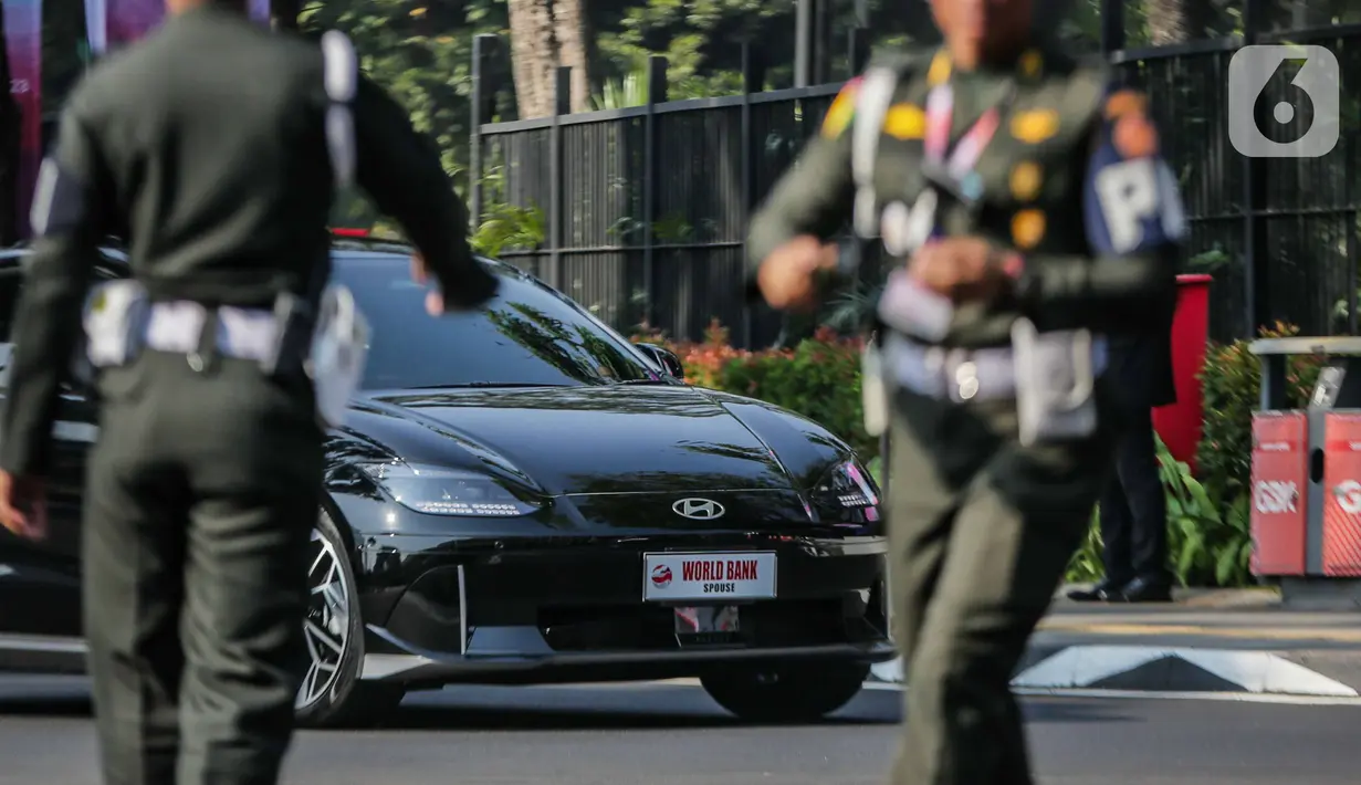 Sejumlah delegasi mulai berdatangan untuk menghadiri pembukaan KTT ke-43 ASEAN di Jakarta Convention Center (JCC), Senayan, Selasa (5/9/2023). (Liputan6.com/Faizal Fanani)