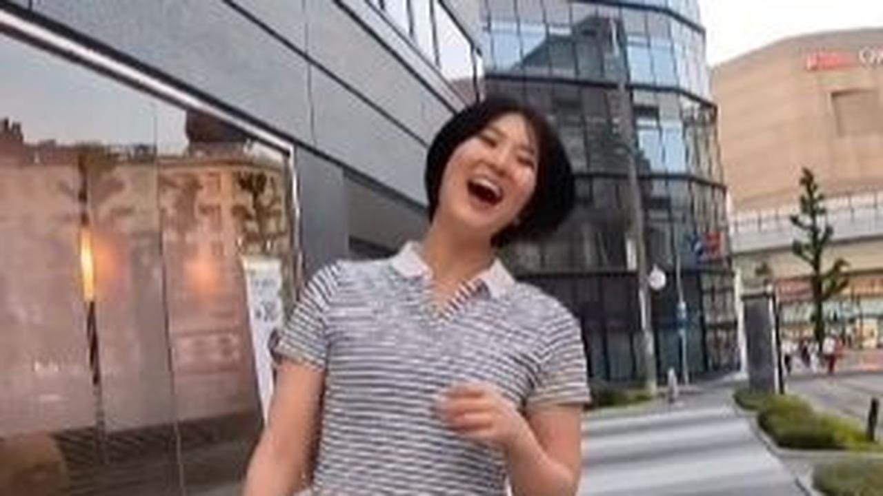 Gadis Jepang Cantik Diajak Foto