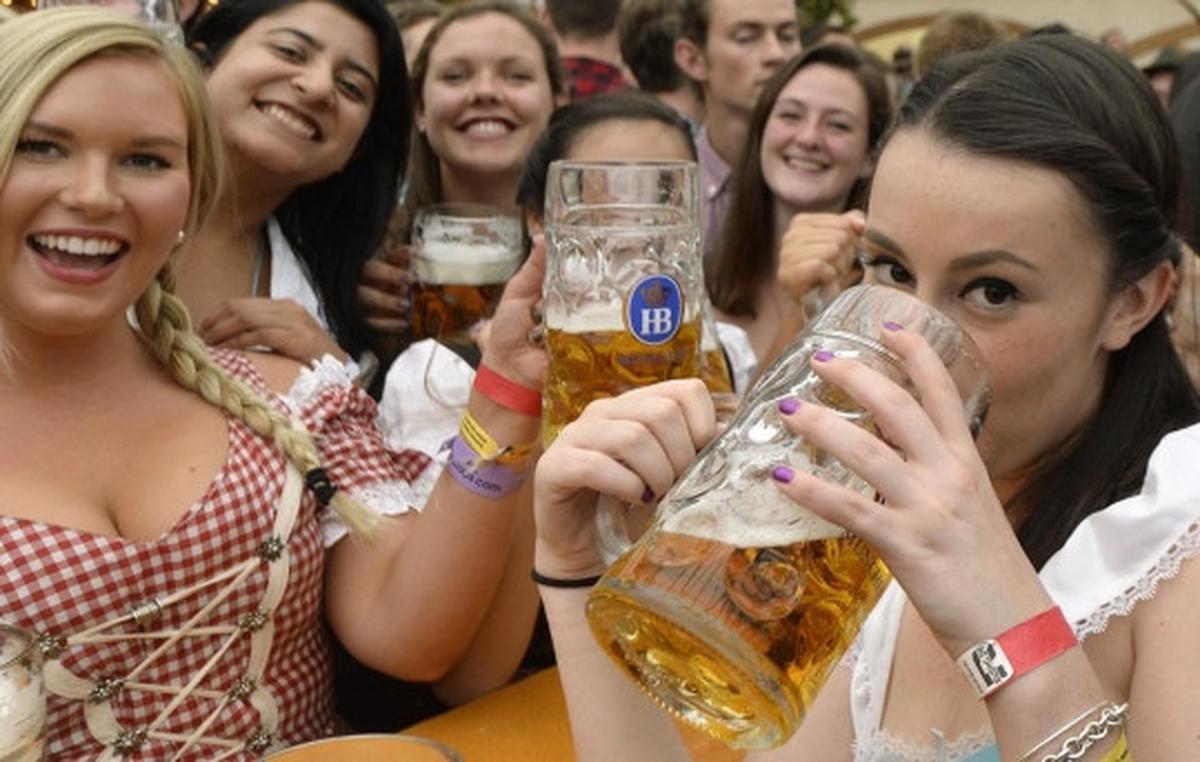 Intip gadis-gadis seksi Munich meriahkan pembukaan Oktoberfest