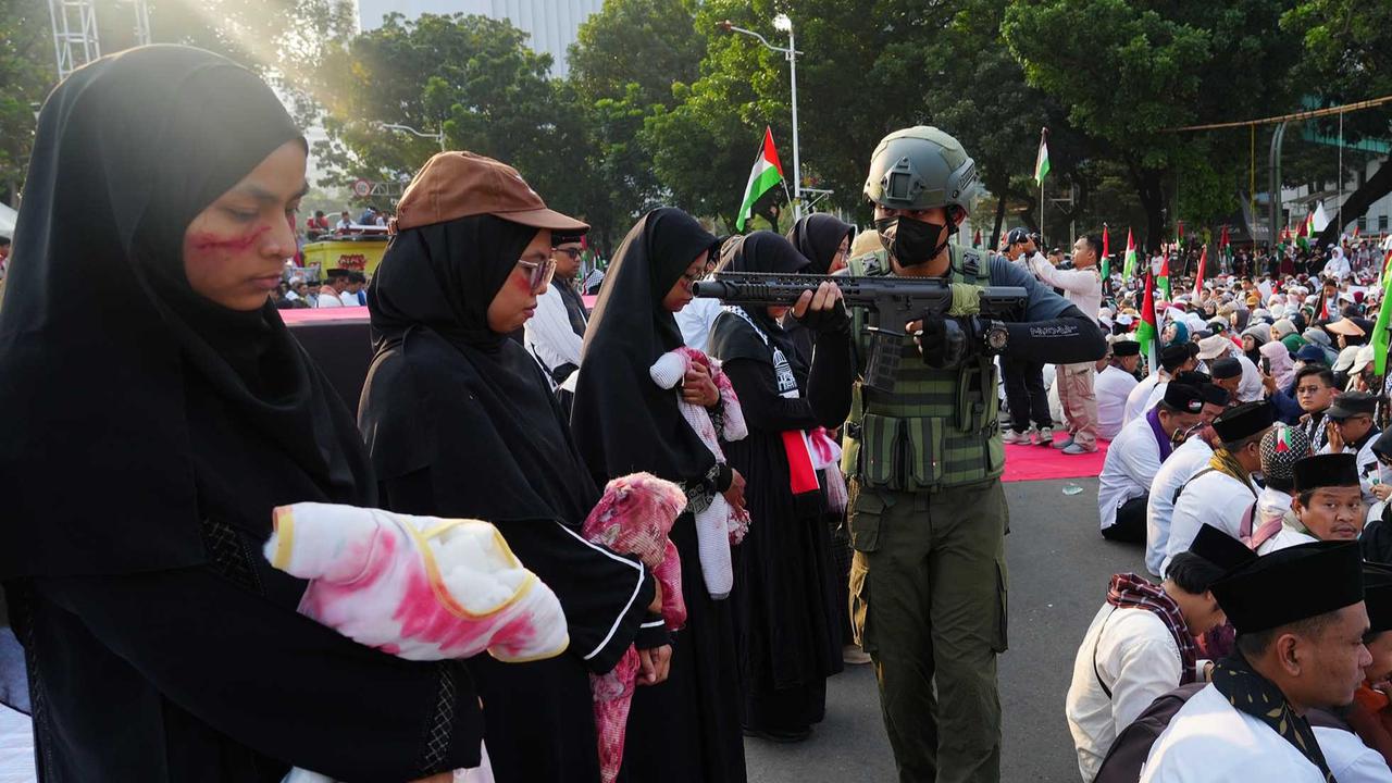 FOTO: Indonesia Melawan Genosida: Ribuan Pengunjuk Rasa Serukan Keadilan untuk Palestina