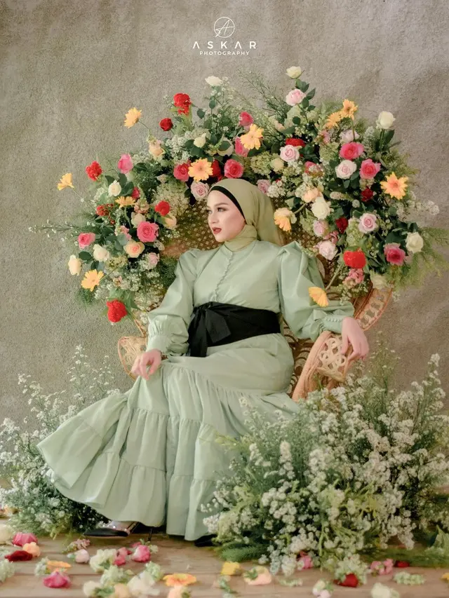 Jelang Melahirkan Anak Ketiga, Ini 6 Potret Maternity Shoot Nina Zatulini