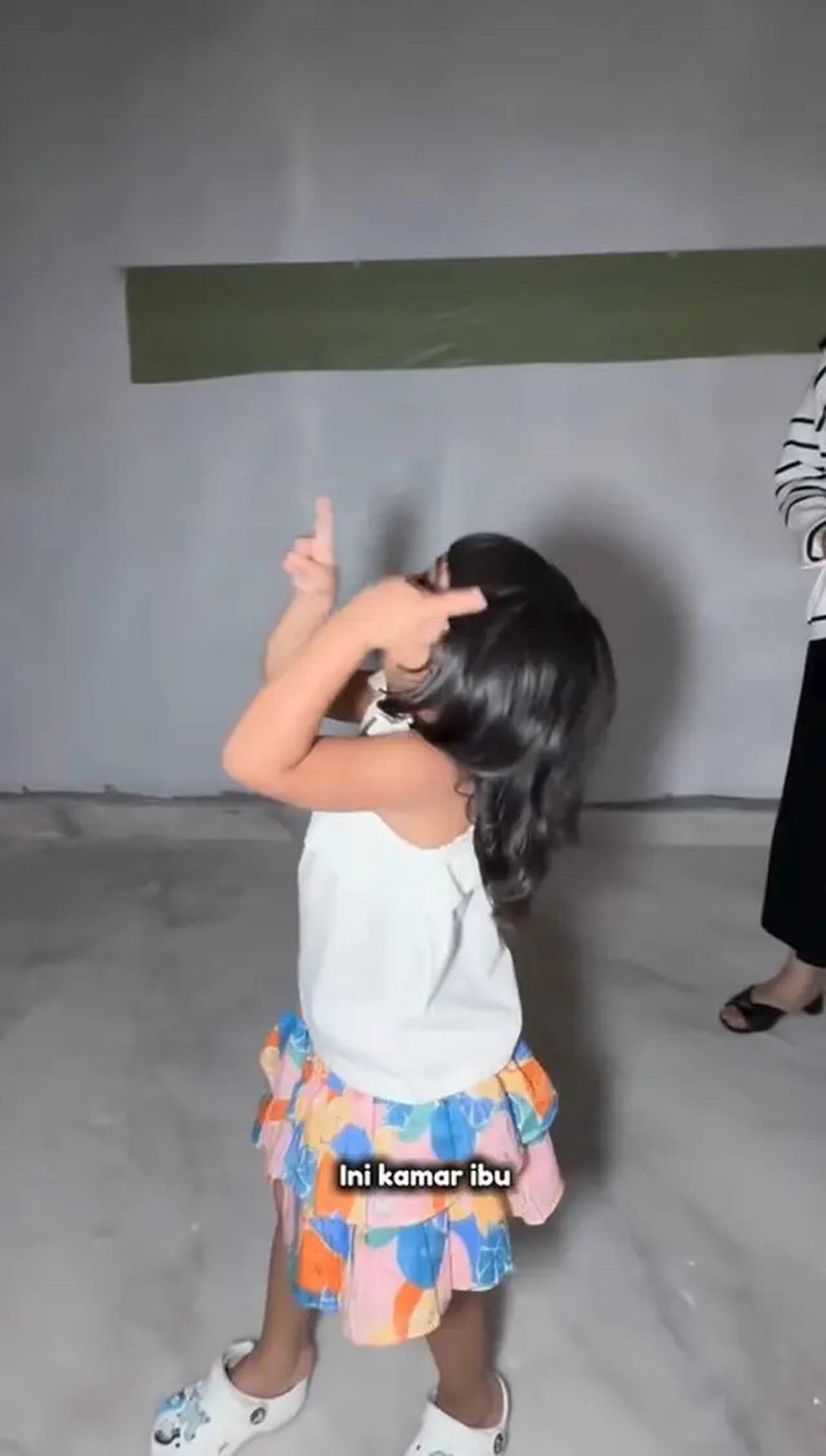 Tingkah Lucu Moana Anak Ria Ricis Sidak Rumah Baru, Hampir Jadi Bagian Depan Mewah Banget