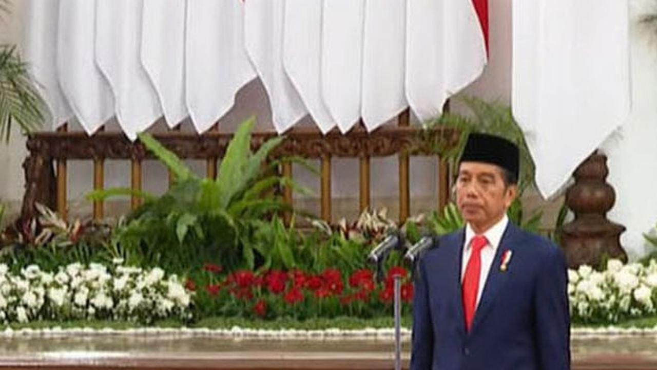 Jokowi juga menjelaskan soal jatah menteri Partai NasDem yang berkurang. Dia hanya melontarkan jawaban yang sama.
