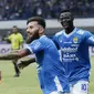 Bek Persib Bandung, Bojan Malisic, melakukan selebrasi usai membobol gawang Arema FC pada laga Liga 1 di Stadion GBLA, Jawa Barat, Kamis (13/9/2018). Persib menang 2-0 atas Arema FC. (Bola.com/M Iqbal Ichsan)