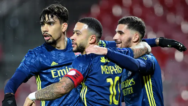 FOTO: Kalahkan Brest 3-2, Lyon Gusur Lille dari Puncak Klasemen - Houssem Aouar; Memphis Depay; Lucas Paqueta