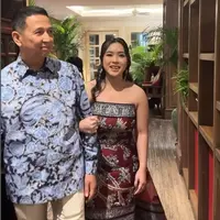 Isya Adinda Kalia, putri tunggal dari aktris senior Elma Theana baru saja resmi dilamar dengan prosesi adat Tionghoa. [Foto: Instagram/elmatheana]