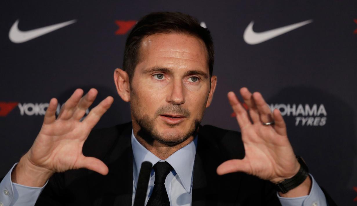 Manajer Chelsea, Frank Lampard memberi keterangan dalam konferensi pers di Stadion Stamford Bridge, London, Inggris, Kamis (4/7/2019). Pria berusia 41 tahun tersebut resmi meninggalkan Derby County dan menerima pinangan Chelsea sebagai manajer. (AP Photo/Matt Dunham)