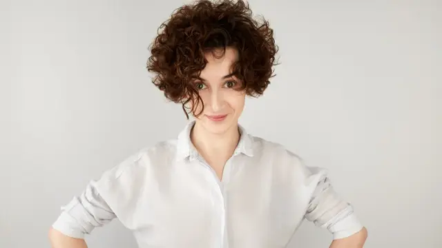 Ilustrasi Rambut Pendek Wanita/Photo by wayhomestudio on Freepik